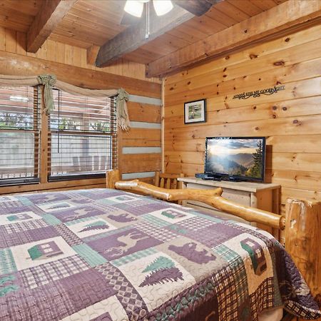A Charming Cabin, Pool, Firepit, Hot Tub-Jacuzzi ガトリンバーグ エクステリア 写真