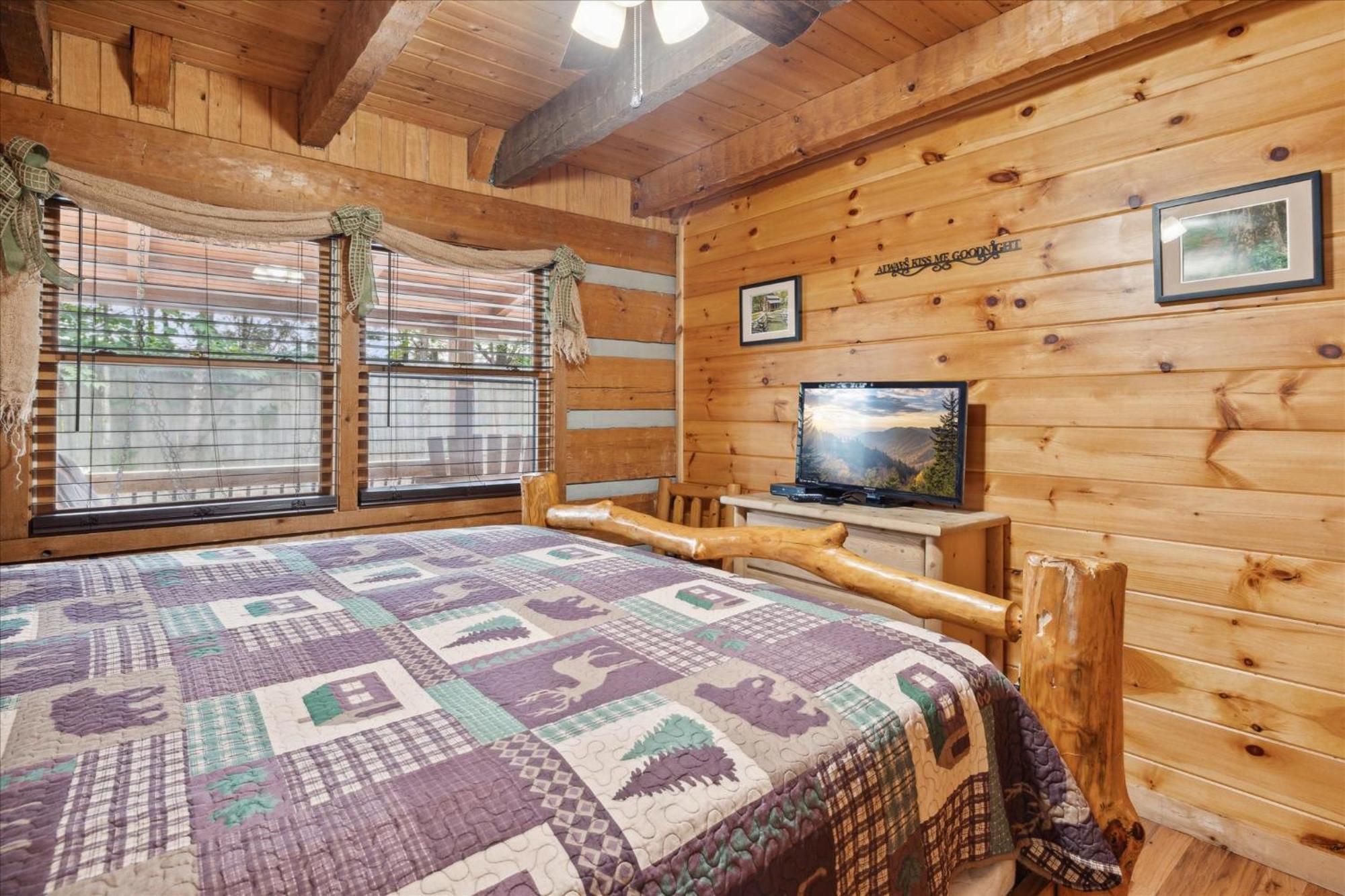 A Charming Cabin, Pool, Firepit, Hot Tub-Jacuzzi ガトリンバーグ エクステリア 写真