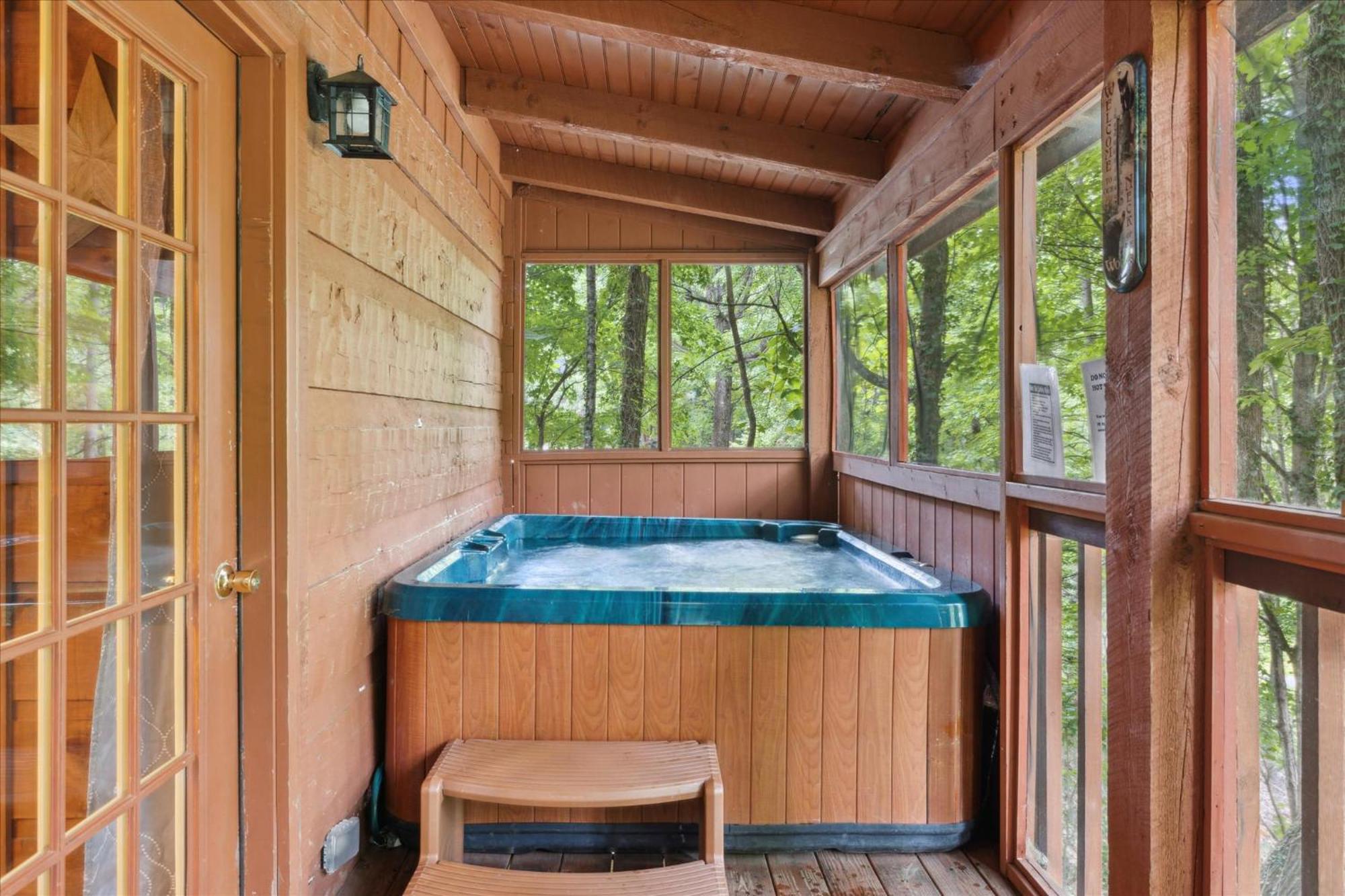 A Charming Cabin, Pool, Firepit, Hot Tub-Jacuzzi ガトリンバーグ エクステリア 写真