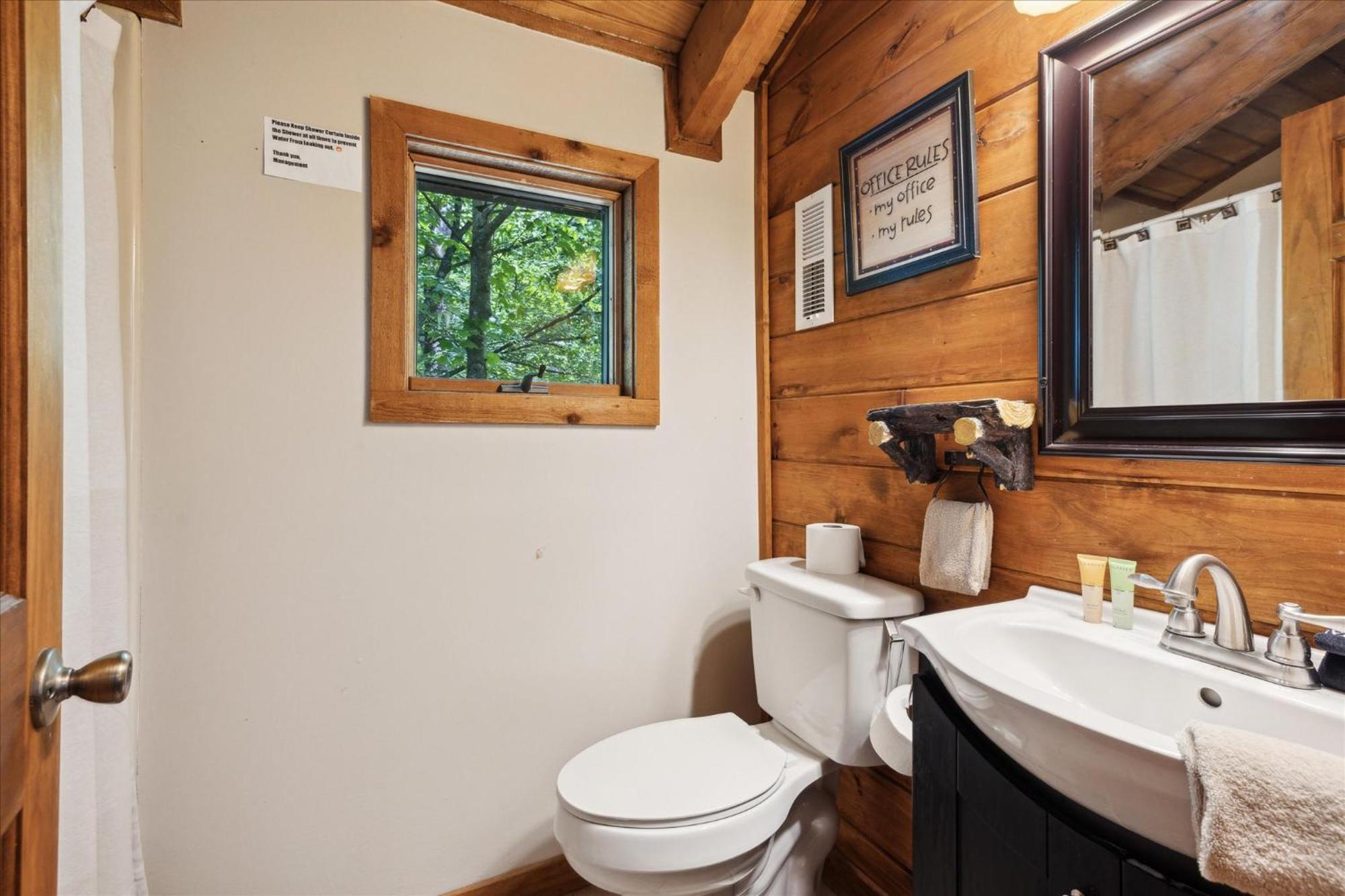 A Charming Cabin, Pool, Firepit, Hot Tub-Jacuzzi ガトリンバーグ エクステリア 写真