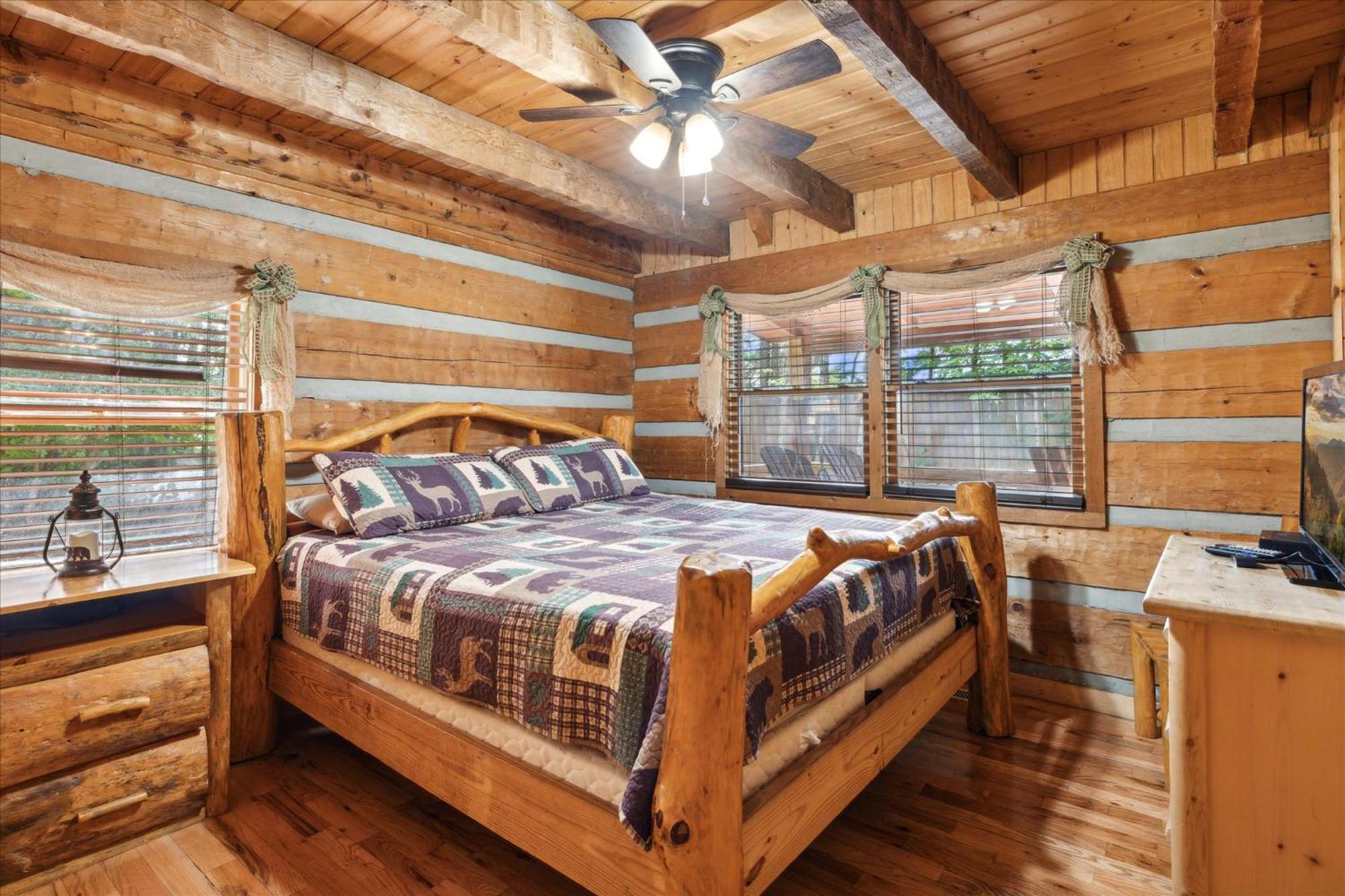 A Charming Cabin, Pool, Firepit, Hot Tub-Jacuzzi ガトリンバーグ エクステリア 写真