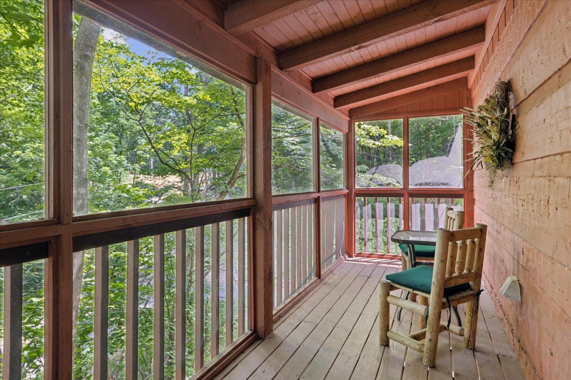 A Charming Cabin, Pool, Firepit, Hot Tub-Jacuzzi ガトリンバーグ エクステリア 写真