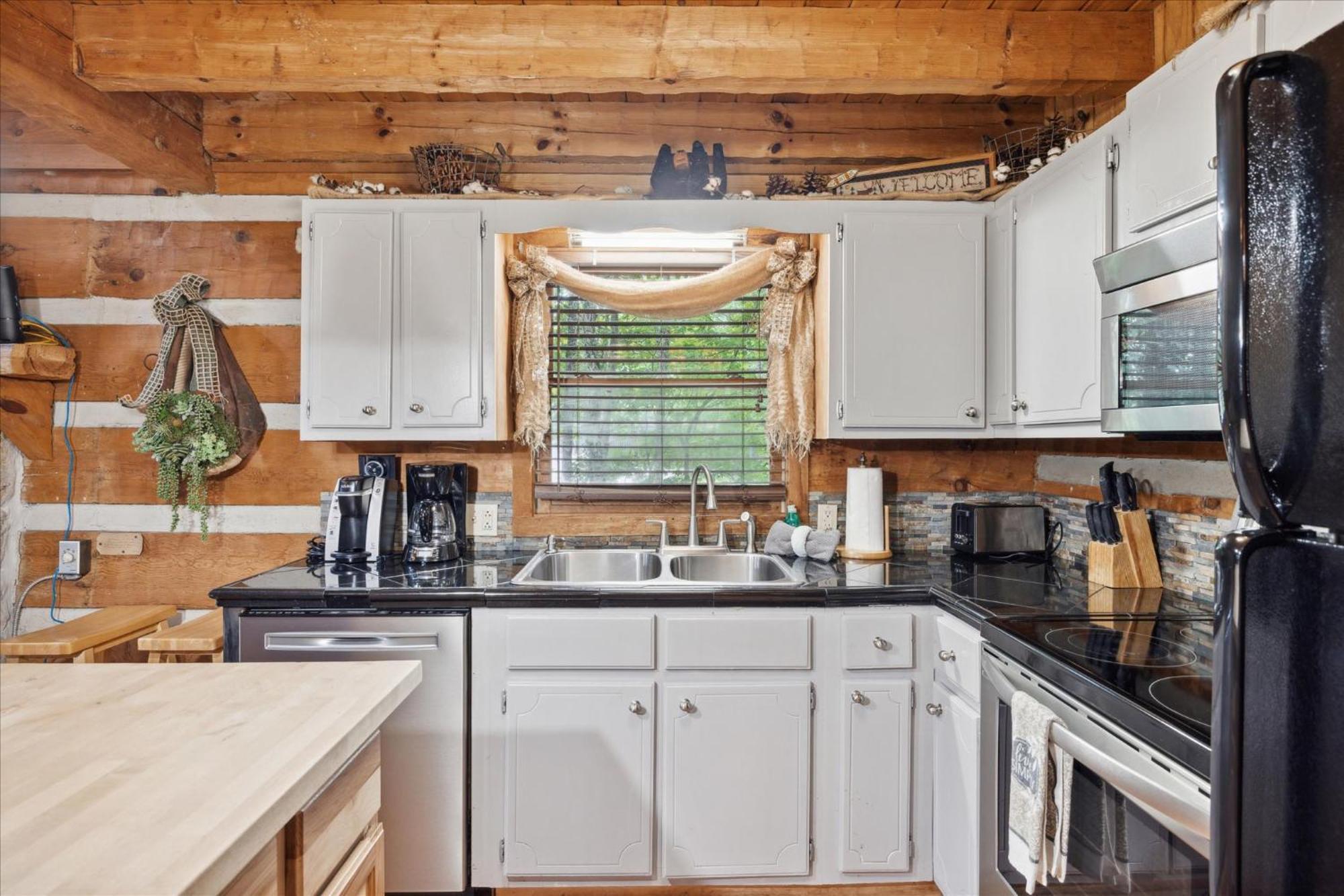A Charming Cabin, Pool, Firepit, Hot Tub-Jacuzzi ガトリンバーグ エクステリア 写真
